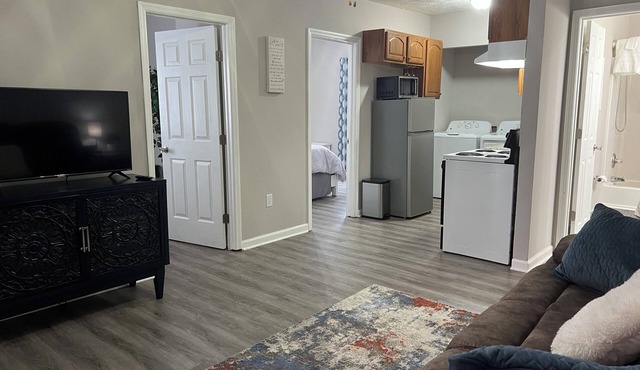 Cozy upstairs 2 bed/1 bath Richmond apt near EKU