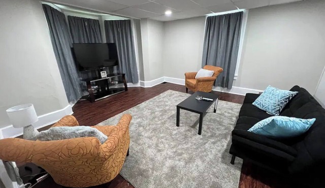 Cozy Upstairs Apartment