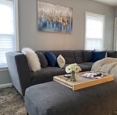 Cozy, Upstairs Apartment Pets Welcome with fee Family Friendly Close to Everything