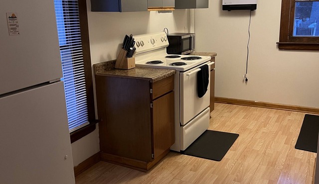 Cozy upstairs apartment