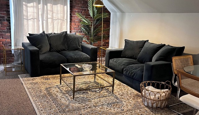 Cozy upstairs unit in Cape Girardeau