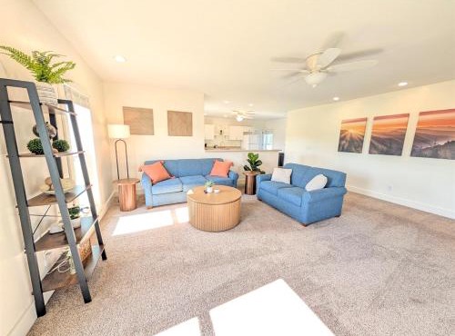 Cozy Upstairs Unit Near River and Marina Access