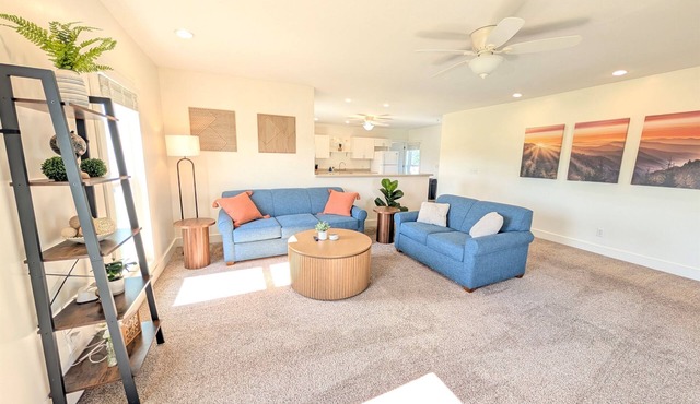 Cozy Upstairs Unit Near River and Marina Access