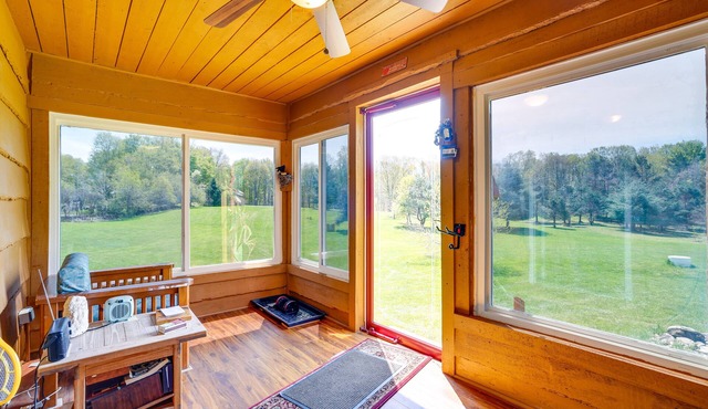 Cozy Upstate New York Getaway w/Fire Pit!