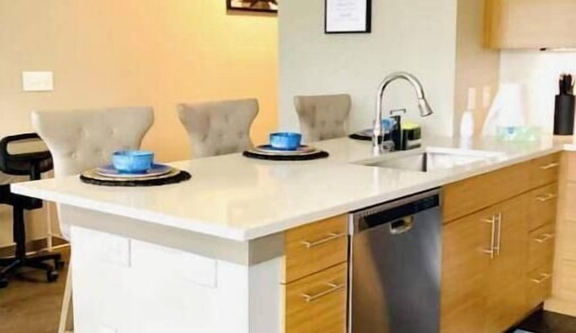 Cozy Uptown apartment with Gym and Swimming pool