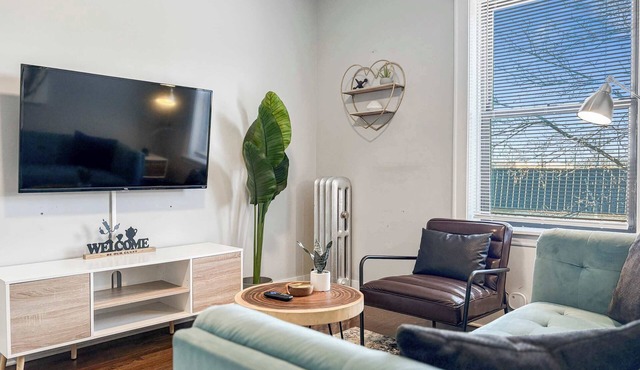 Cozy Urban 2BR Unit near Transit