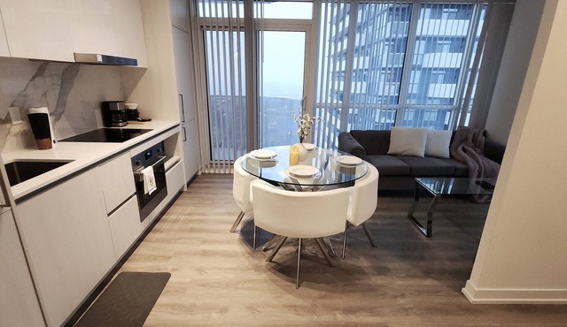 Cozy Urban Gem | The Heart of Convenience | Walk to Transit, Dining and Shopping