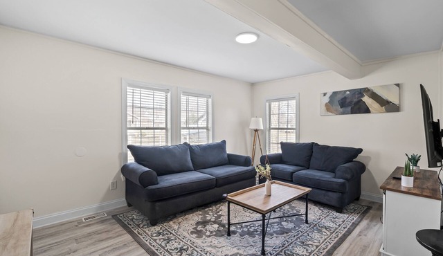 Cozy Urban Getaway - 3BR 1.5BA - 7 Mins to Downtown CLT