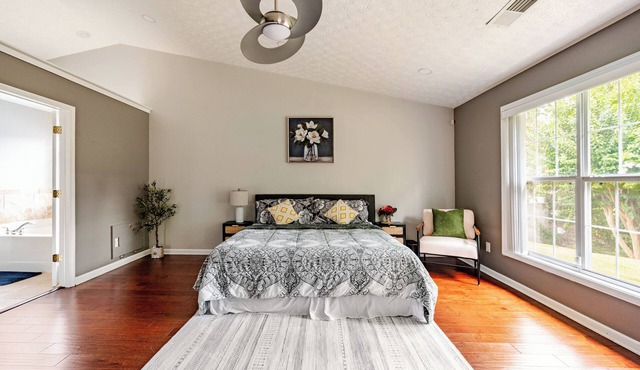 Cozy Urban Getaway/All KING Beds/Spacious
