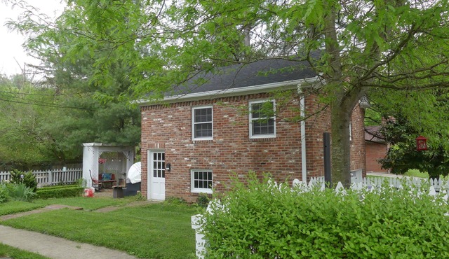 Cozy Urban Loft Near Downtown Frankfort