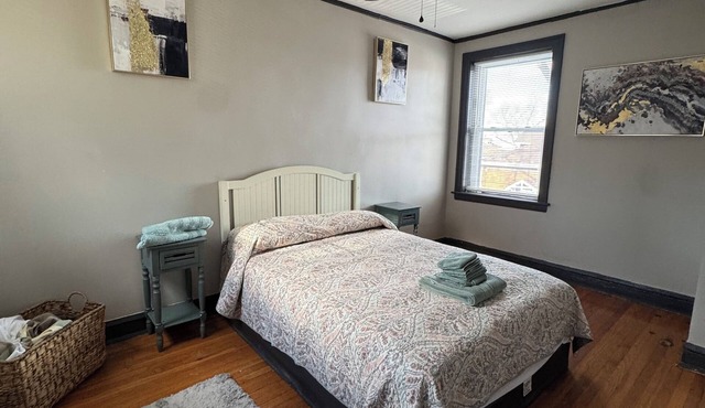 Cozy Urban Retreat Near Midway – Perfect for Travelers!