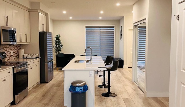 Cozy Urban Retreat: Private Room in a Friendly Shared Home