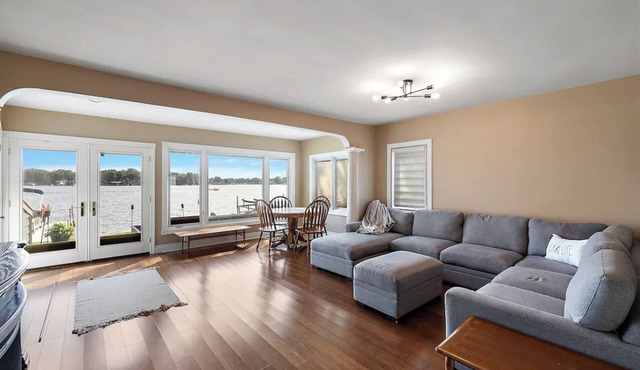 Cozy, Lake Front Home & Near Ski Resort