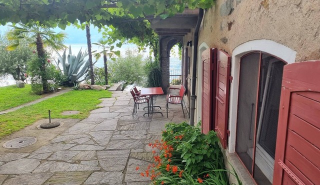 Cozy vacation paradise with direct lake access and terrace seating area