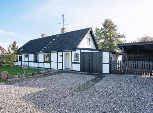 Cozy Vacation home near Lake