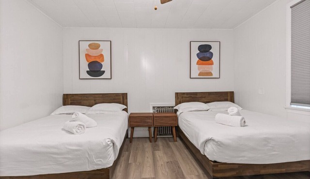 Cozy Value Modern Home for 16+ guests | Fast Wifi