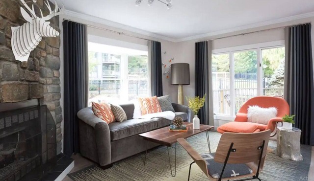 Cozy Vermont Lodge Retreat in Stowe – Near Hiking, Breweries & Main Street