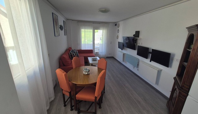 Cozy, very comfortable, very close to the beach.
