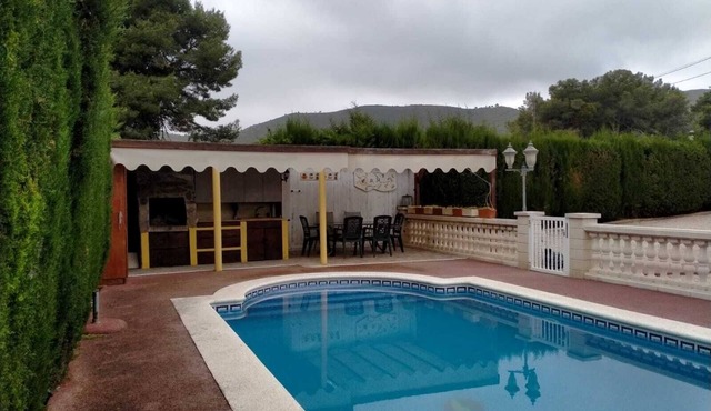 Cozy villa with large private pool and complete barbecue