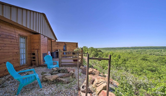 Cozy Vian Cabin: 1 Mi to Tenkiller State Park