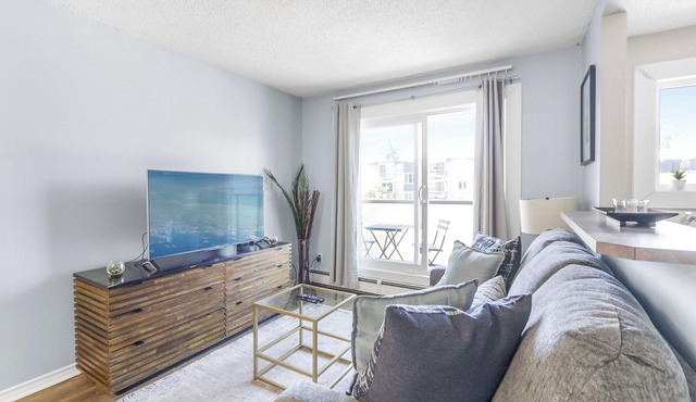 Cozy Vibes in Kensington - Free WiFi | Parking | Portable AC