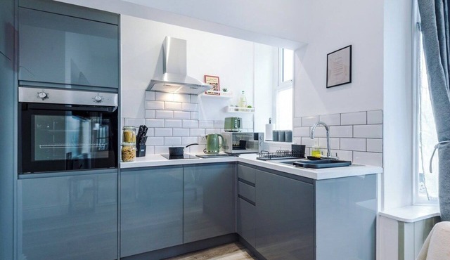 Cozy Victorian 1BDR - Parking & Superb Location