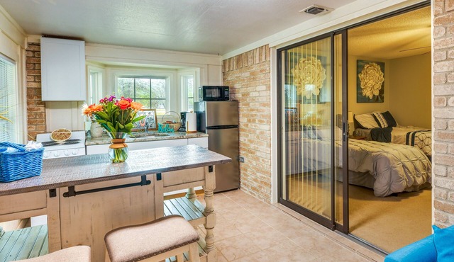Cozy Victoria Vacation Rental - 1 Mi to Town!