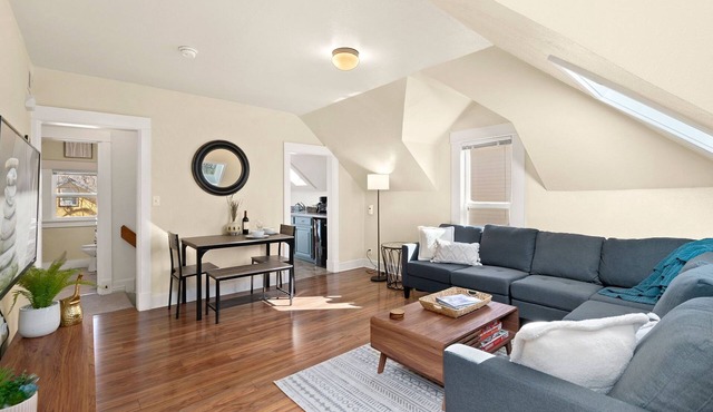 Cozy Victorian Cottage in the Heart of Old Town!