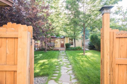 Cozy Victorian Cottage in the Heart of Old Town!