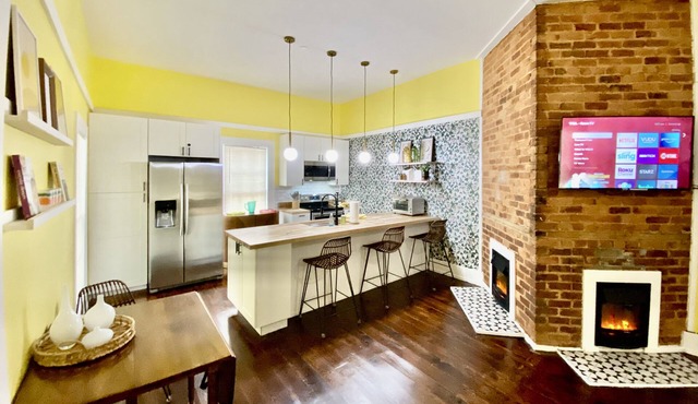 Cozy Victorian in the Center of downtown Morganton (Dog Friendly!)
