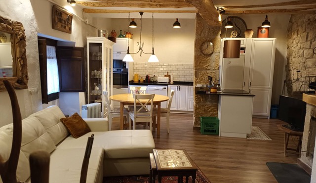 Cozy village house, ideal to disconnect.