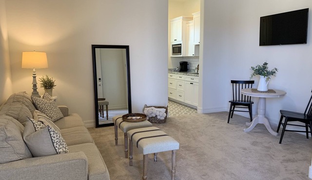 Cozy Villa Apartment In Gated Community