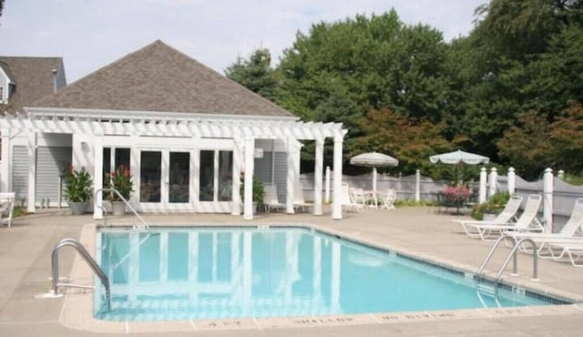 Cozy Villa Close to Mohegan Sun w/ Pool & Hot Tub
