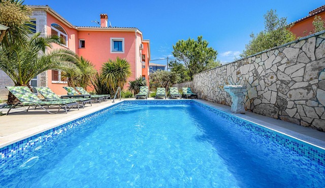 Cozy Villa for 10 with Pool, BBQ, Billiards