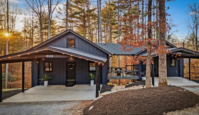 Cozy Villa for 12 with Hot Tub Game Room