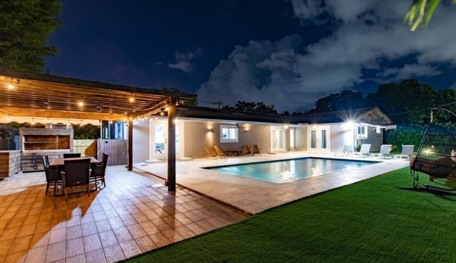 Cozy Villa Grill Mini Golf Pool