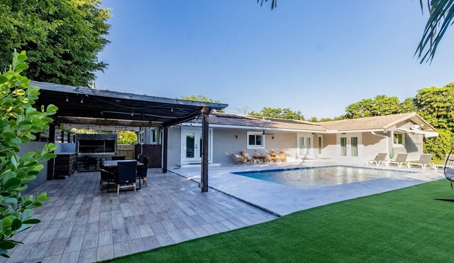 Cozy Villa | Grill | Mini Golf | Billiards | Pool