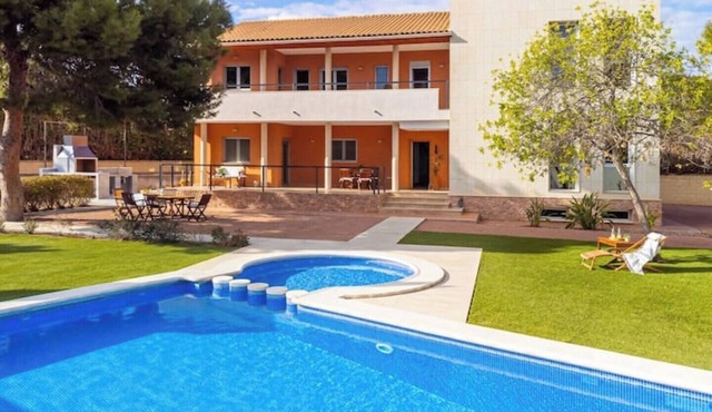 Cozy Villa in Alicante with pool & BBQ