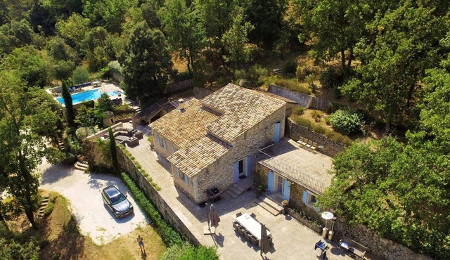 Cozy Villa in Ménerbes with Swimming Pool