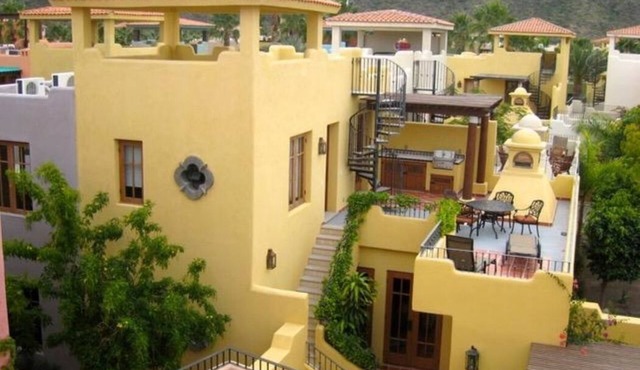 Cozy Villa near beach & pools