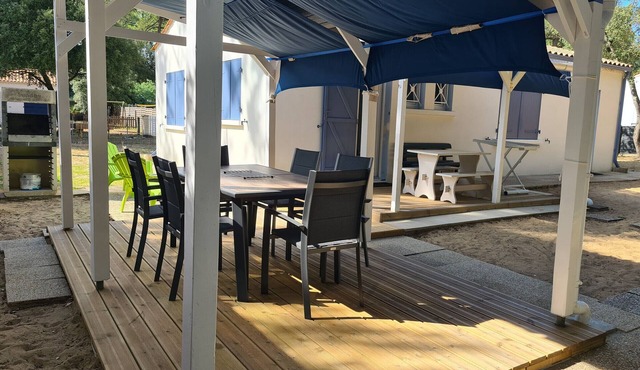 Cozy Villa with Garden, Near Beach and Shops, Parking Included