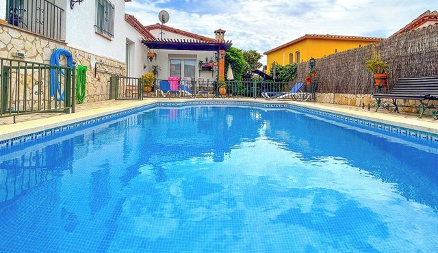 Cozy villa with pool and large garden. offer 01/06-08/06/19