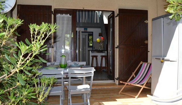 Cozy Villa with Shared Pool, Terraces & Parking Near Beach - Sleeps 6
