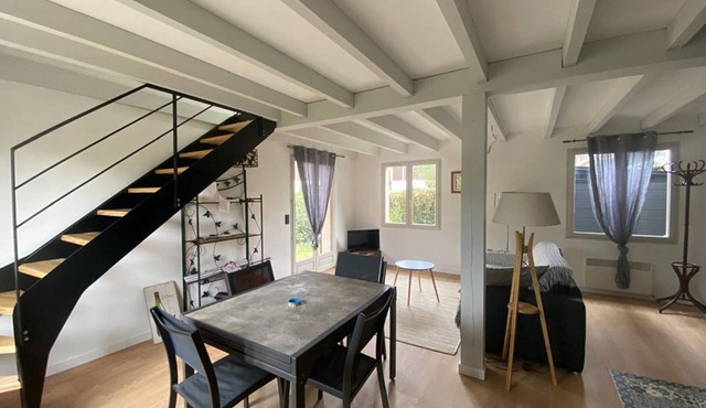 Cozy Villa with Shared Pool, Terrace & Parking Near Capbreton Market