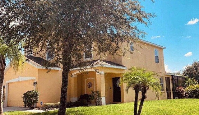Cozy Villa With South Facing Pool and a Amazing Game-room.