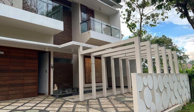 Cozy villa with swimming Pool in Sentul