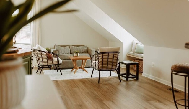 Cozy Vineyard Studio-at Walsh Family Wine