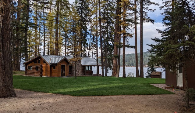Cozy Vintage Cabin on Placid Lake, Montana - Waterfront, Sleeps 6 Adults - Wifi