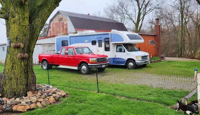 Cozy vintage camper for the eclipse