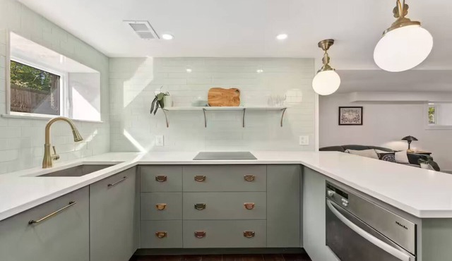 Cozy vintage charm, super walkable